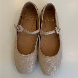 New Donald J. Pliner Beige Mary Jane Shoes. 
Size 7B.
